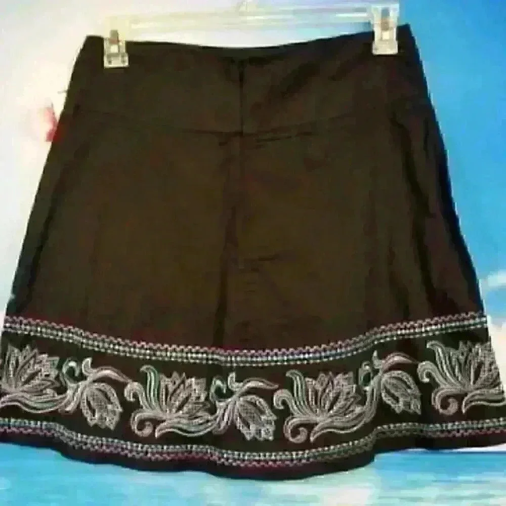NWT HEART SOUL Womans BLACK Skirt with Embroidery Accent Lightweight size 7